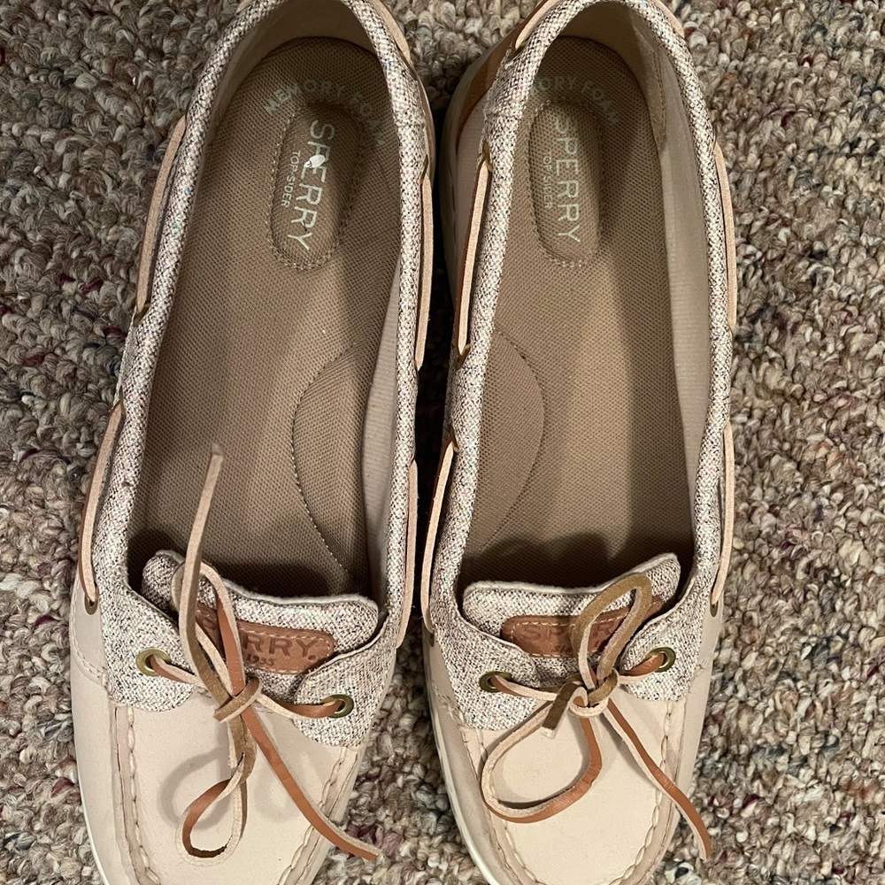 Woman sperry - Picture 3 of 4